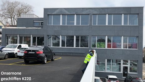 Emilio Stecher AG, Fassade, Onsernone Gneis